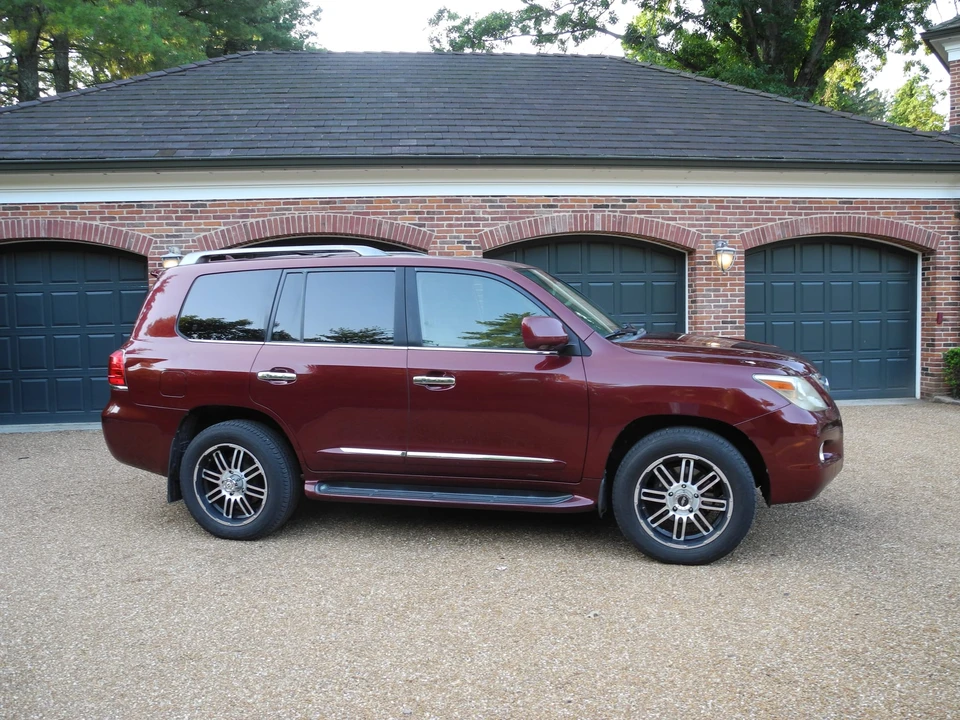 2010 Lexus LX 3rd Gen - Image 21 of 31