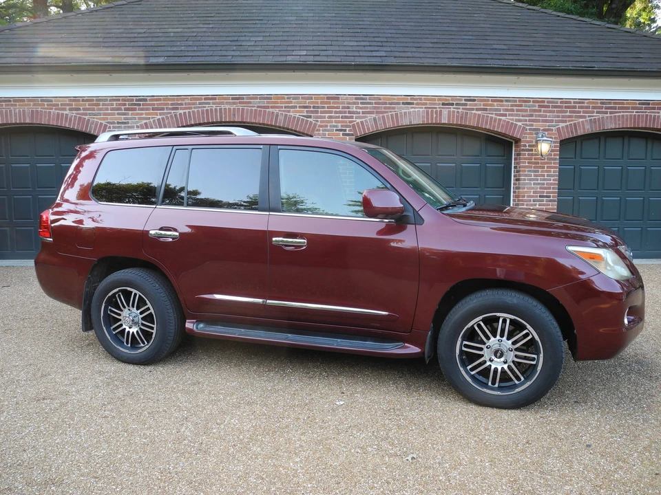2010 Lexus LX 3rd Gen - Image 20 of 31