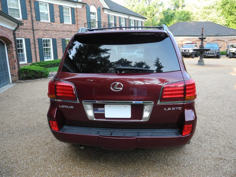 2010 Lexus LX 3rd Gen - Image 15 of 31
