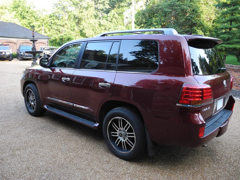 2010 Lexus LX 3rd Gen - Image 12 of 31