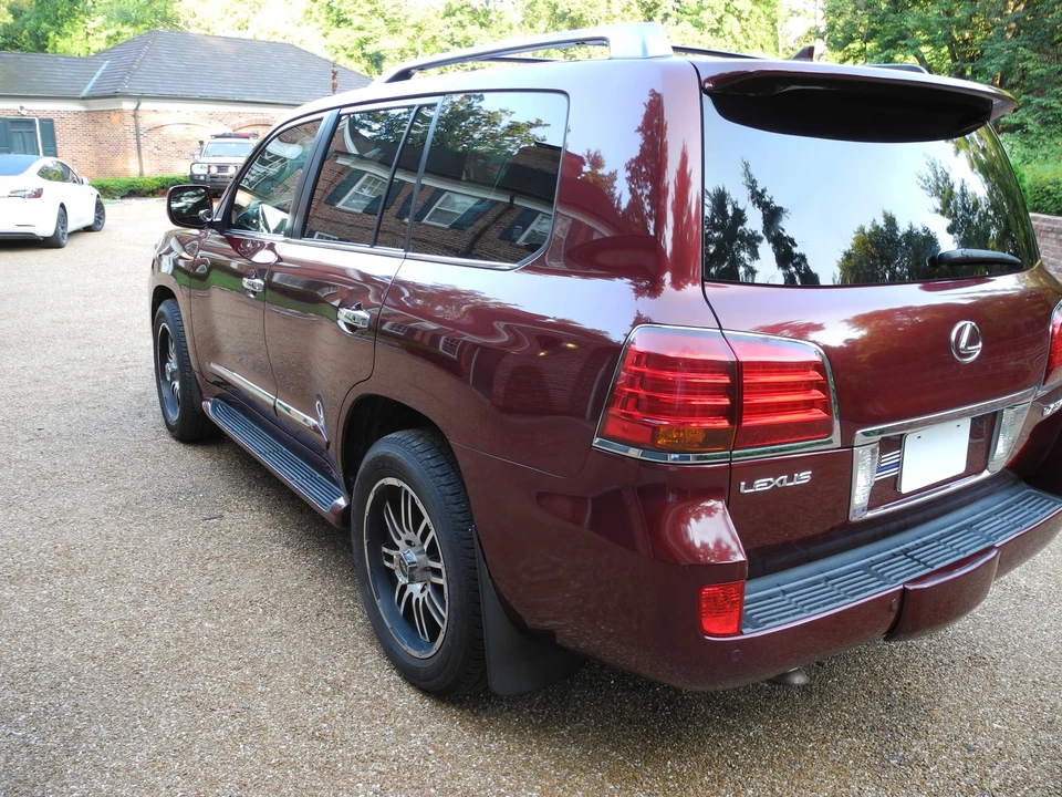 2010 Lexus LX 3rd Gen - Image 14 of 31