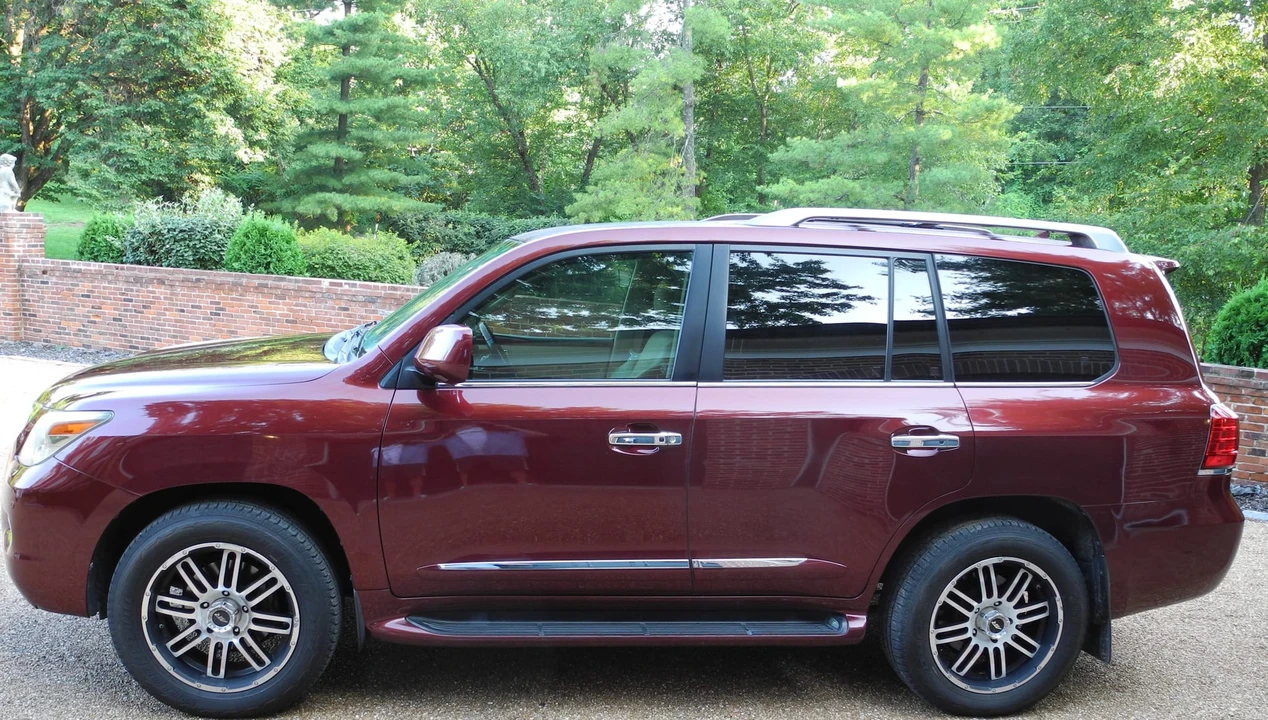 2010 Lexus LX 3rd Gen - Image 10 of 31