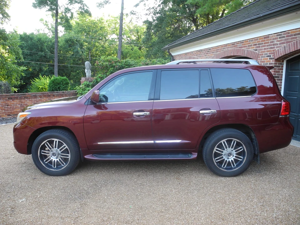 2010 Lexus LX 3rd Gen - Image 11 of 31