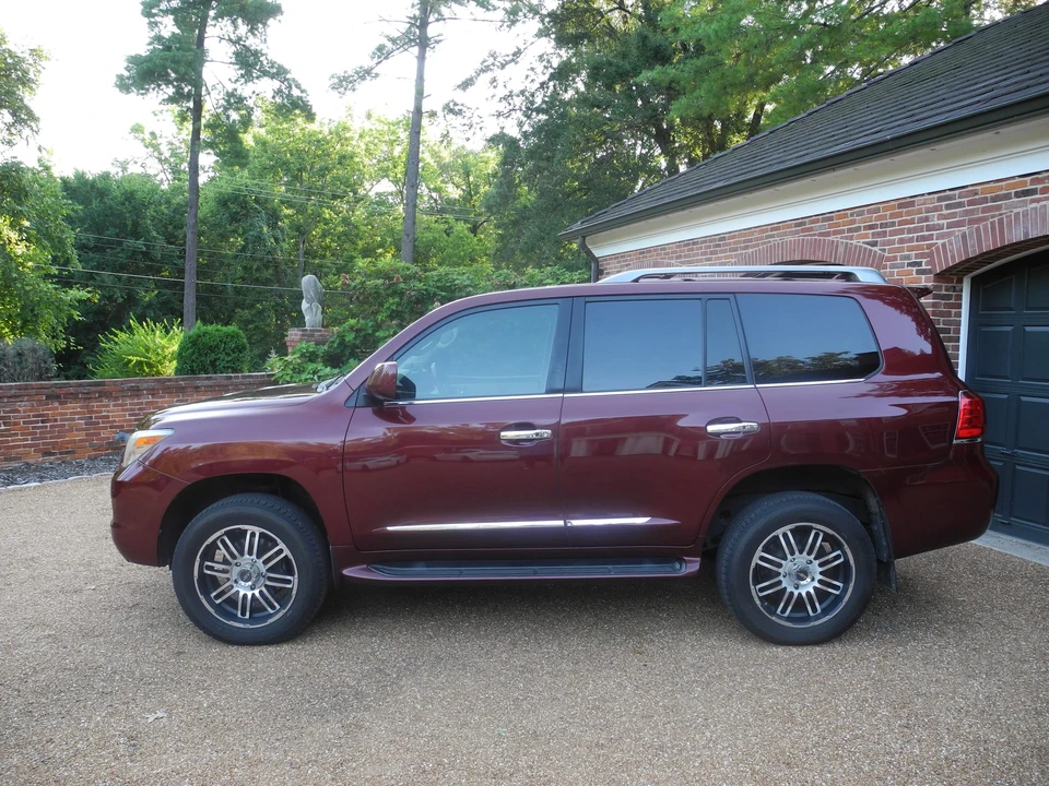2010 Lexus LX 3rd Gen - Image 8 of 31
