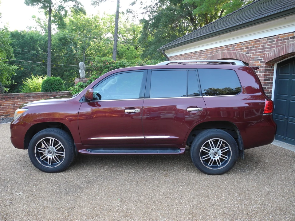 2010 Lexus LX 3rd Gen - Image 7 of 31