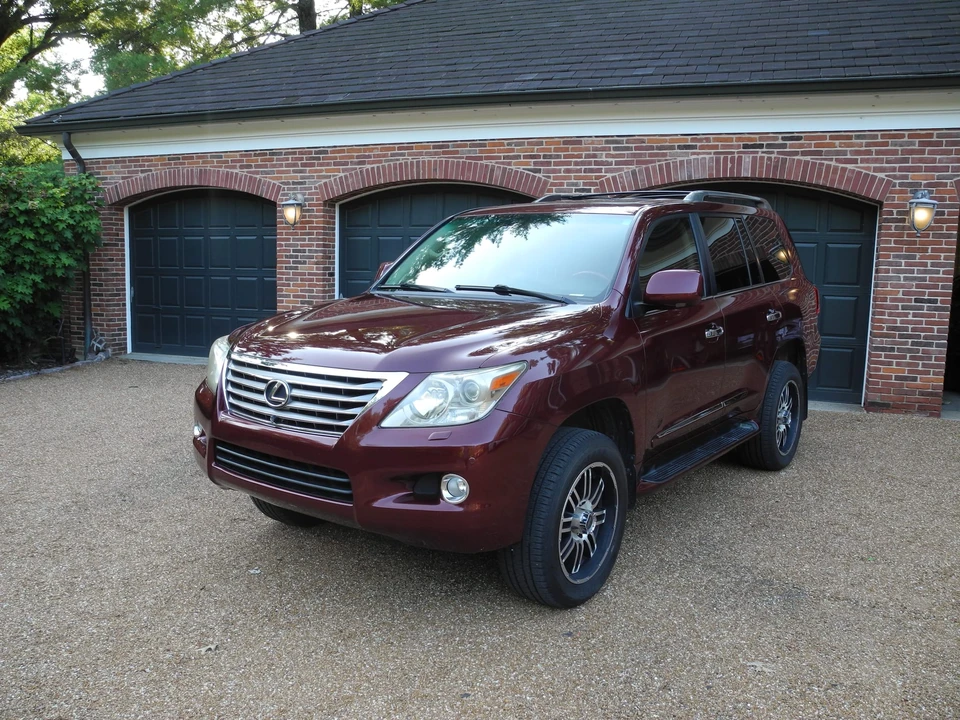 2010 Lexus LX 3rd Gen - Image 3 of 31