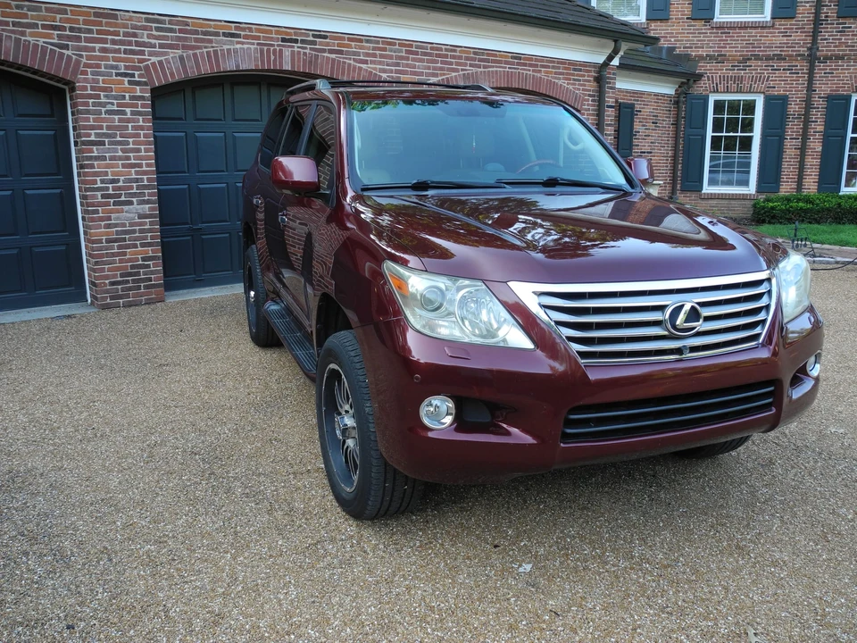2010 Lexus LX 3rd Gen - Image 23 of 31