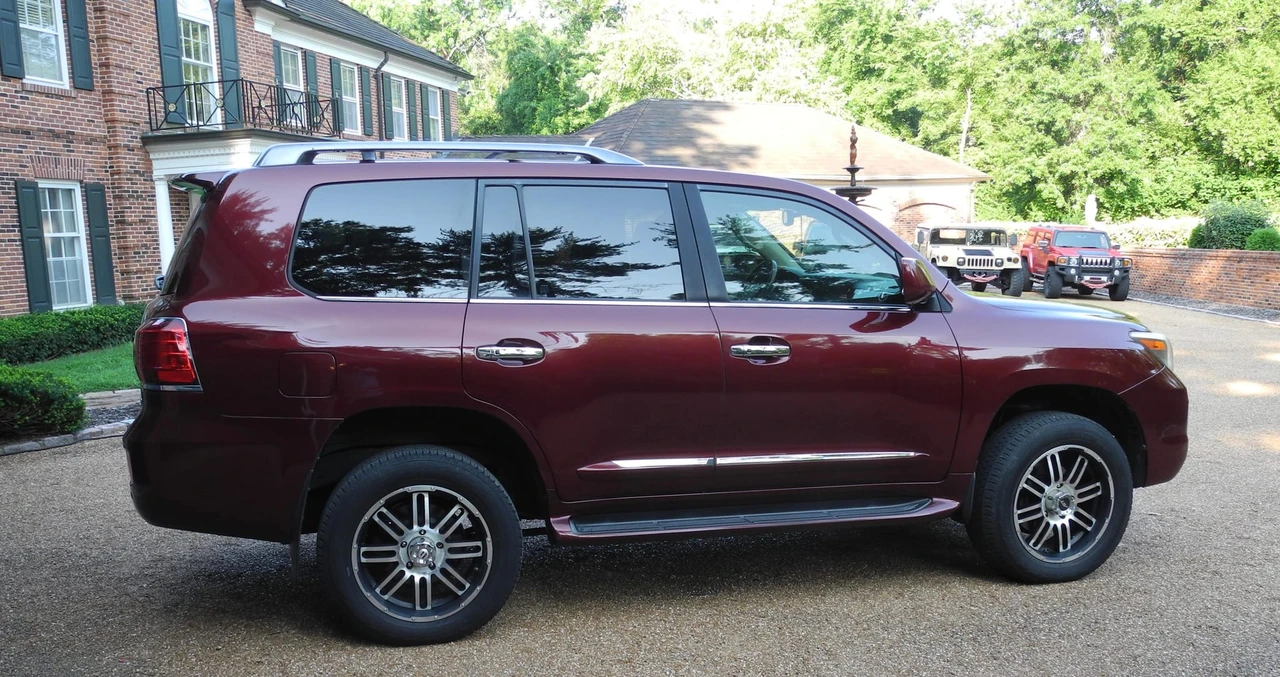 2010 Lexus LX 3rd Gen - Image 18 of 31