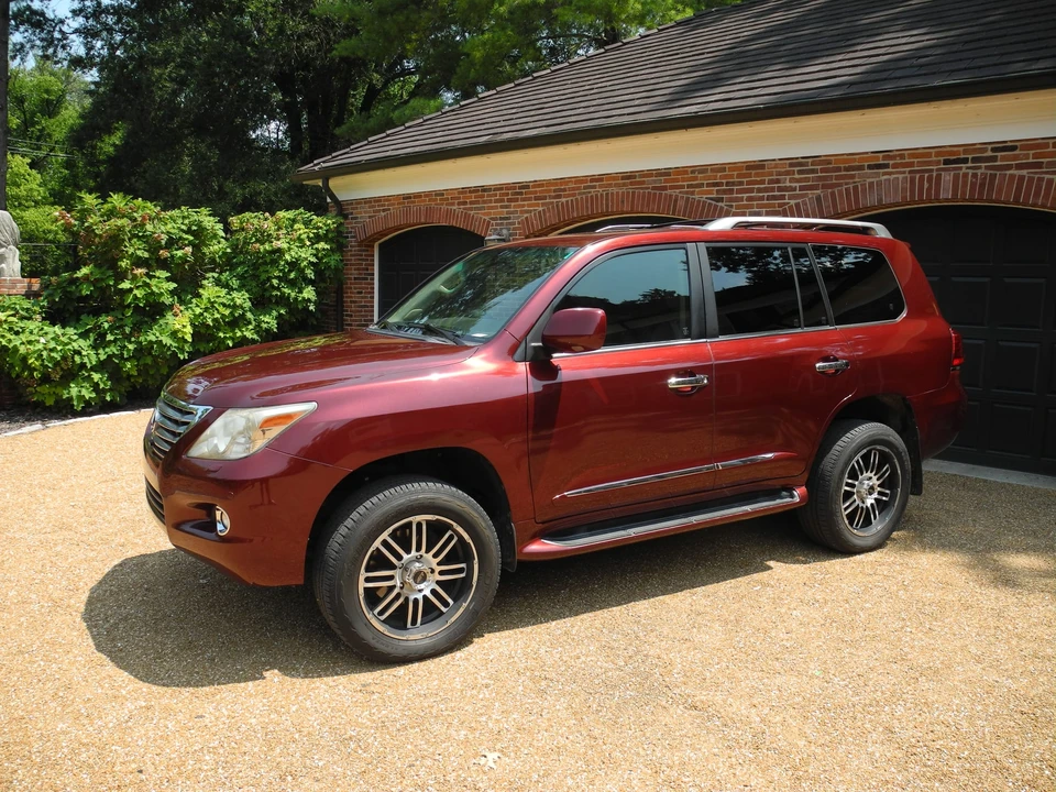 2010 Lexus LX 3rd Gen - Image 5 of 31