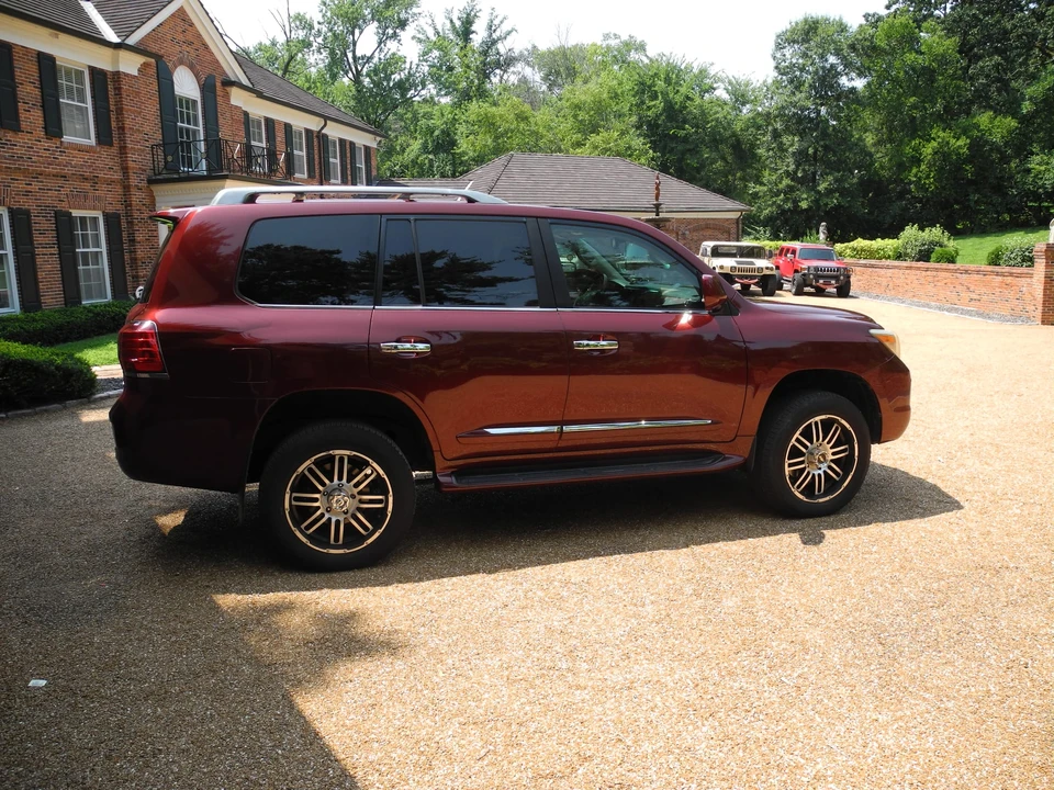2010 Lexus LX 3rd Gen - Image 17 of 31