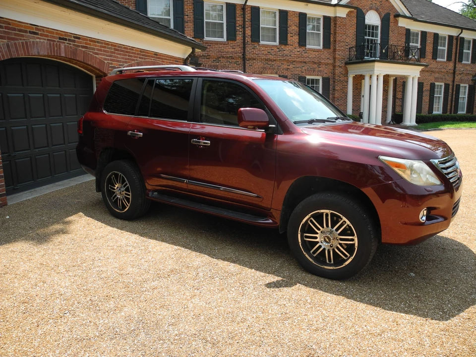 2010 Lexus LX 3rd Gen - Image 22 of 31