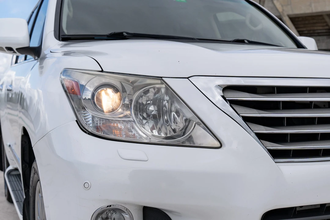 2010 Lexus LX 3rd Gen - Image 14 of 31