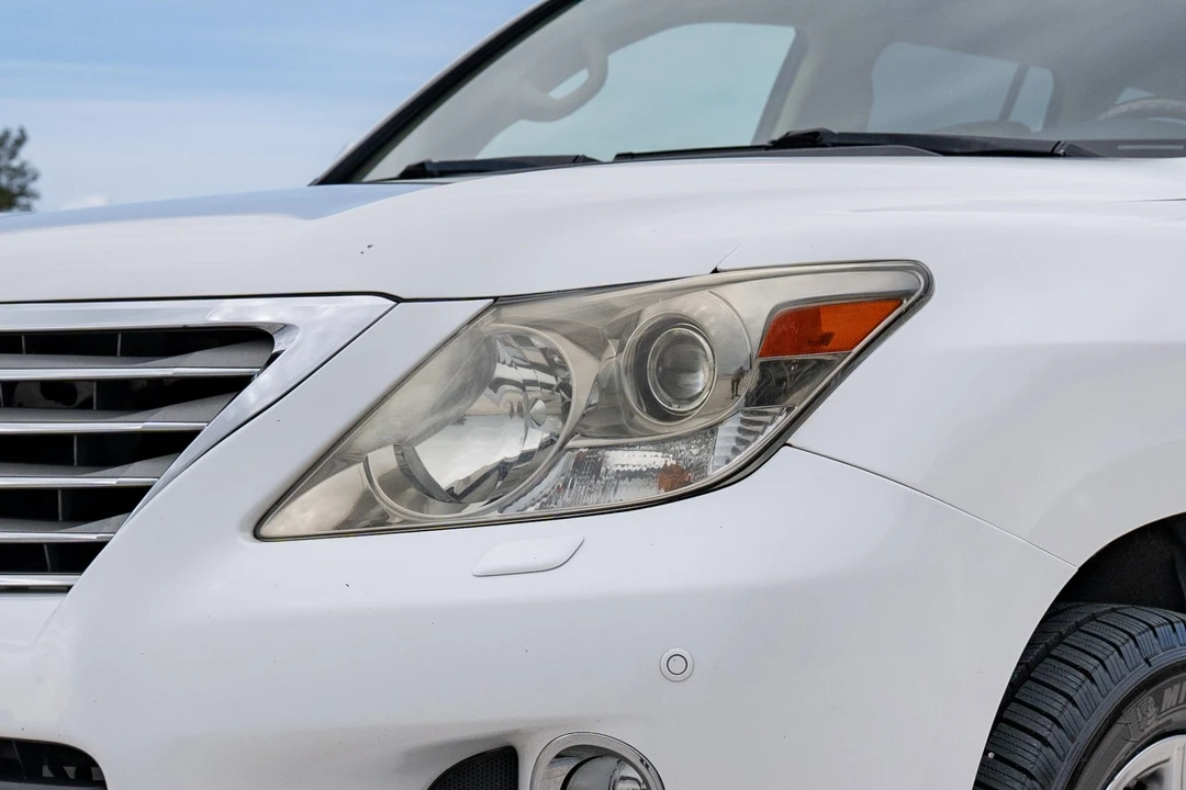 2010 Lexus LX 3rd Gen - Image 13 of 31