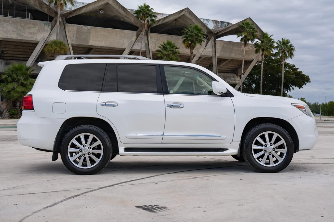 2010 Lexus LX 3rd Gen - Image 7 of 31