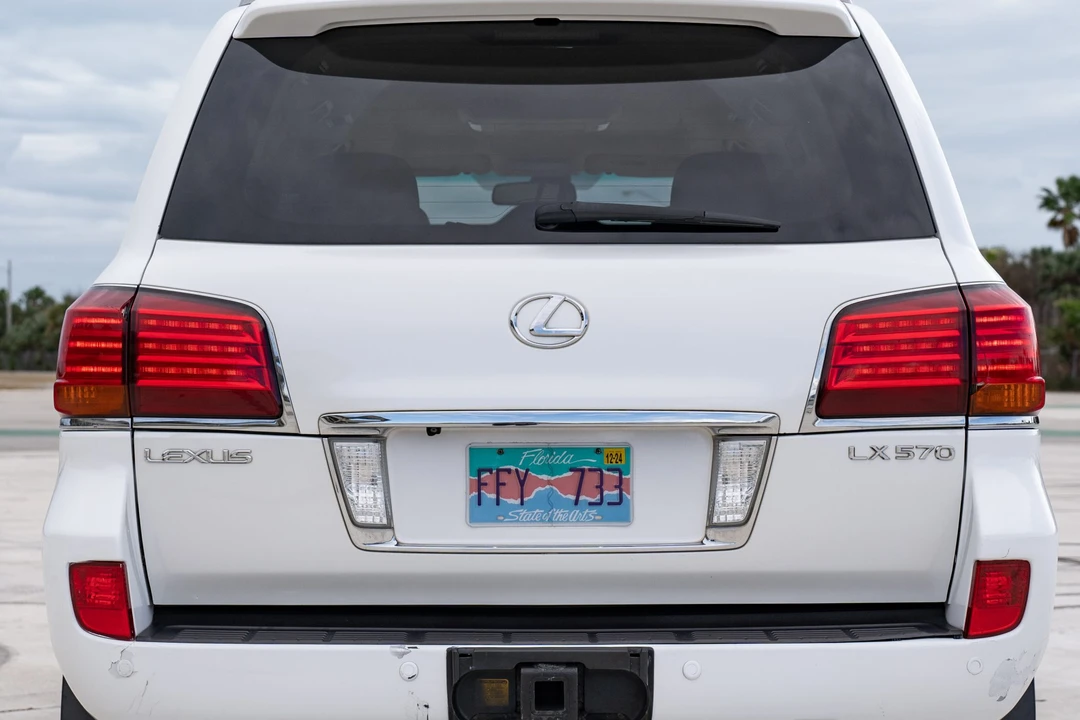 2010 Lexus LX 3rd Gen - Image 16 of 31