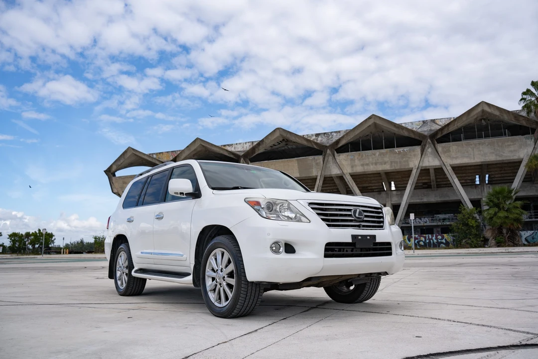 2010 Lexus LX 3rd Gen - Image 9 of 31