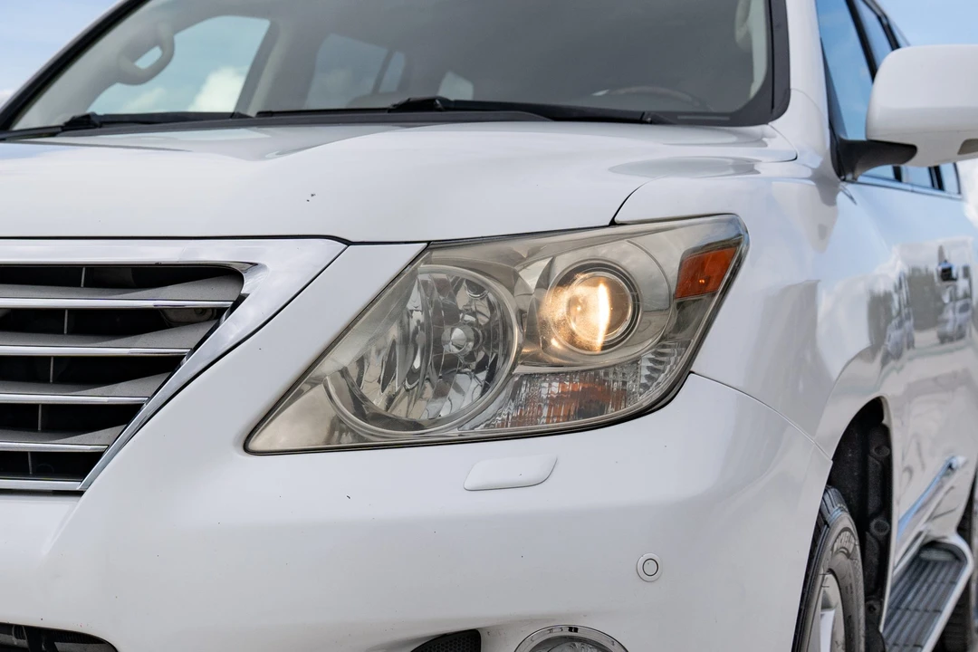 2010 Lexus LX 3rd Gen - Image 15 of 31