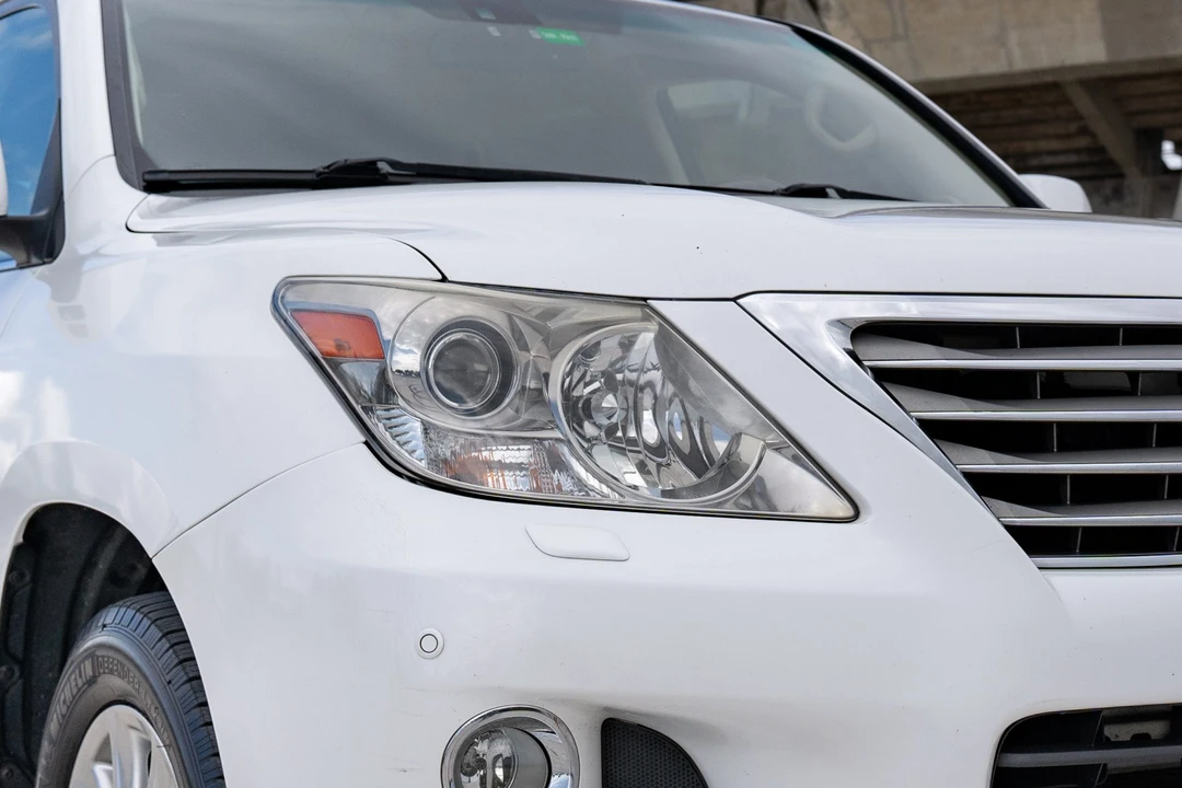 2010 Lexus LX 3rd Gen - Image 12 of 31