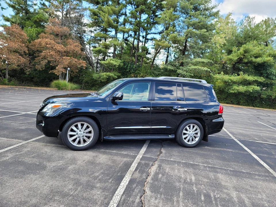 2010 Lexus LX 2nd Gen - Image 5 of 31
