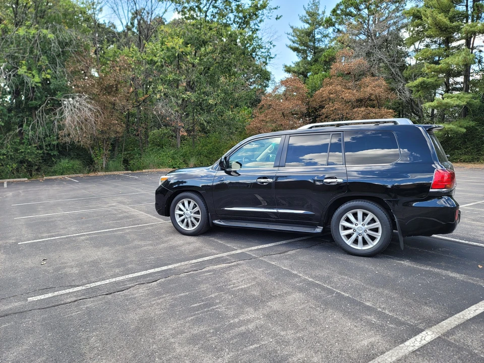 2010 Lexus LX 2nd Gen - Image 6 of 31