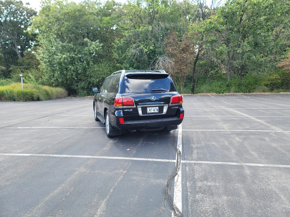 2010 Lexus LX 2nd Gen - Image 9 of 31