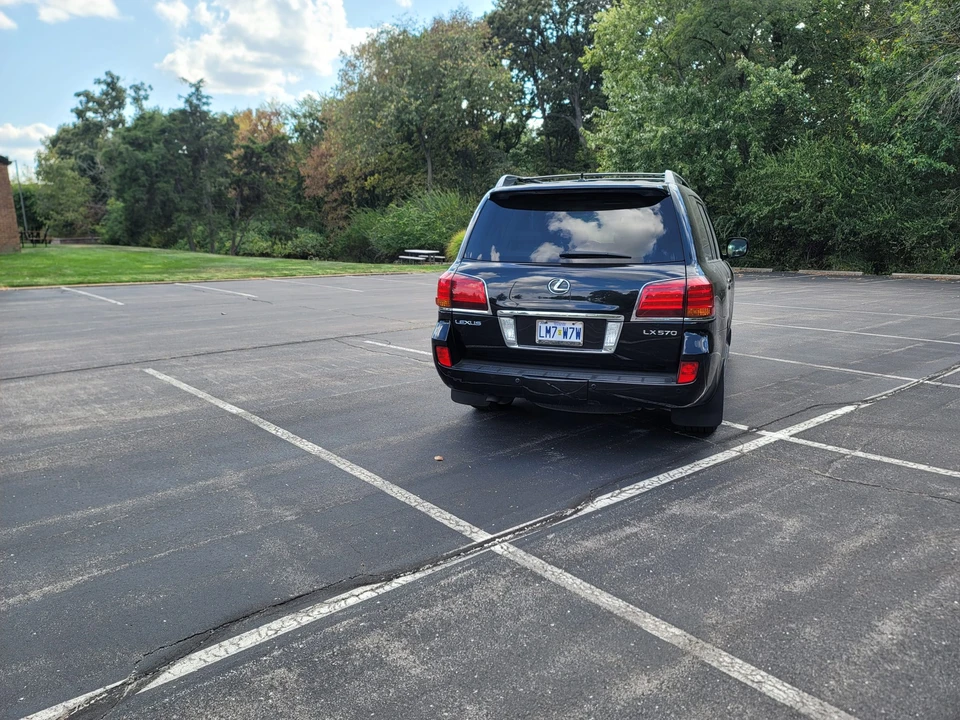 2010 Lexus LX 2nd Gen - Image 11 of 31