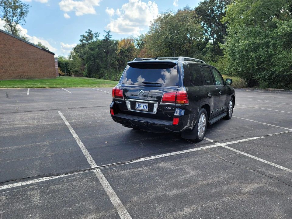 2010 Lexus LX 2nd Gen - Image 12 of 31