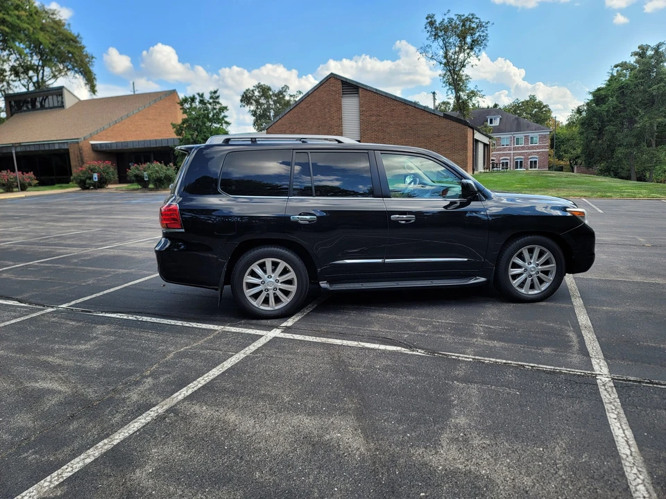 2010 Lexus LX 2nd Gen - Image 15 of 31