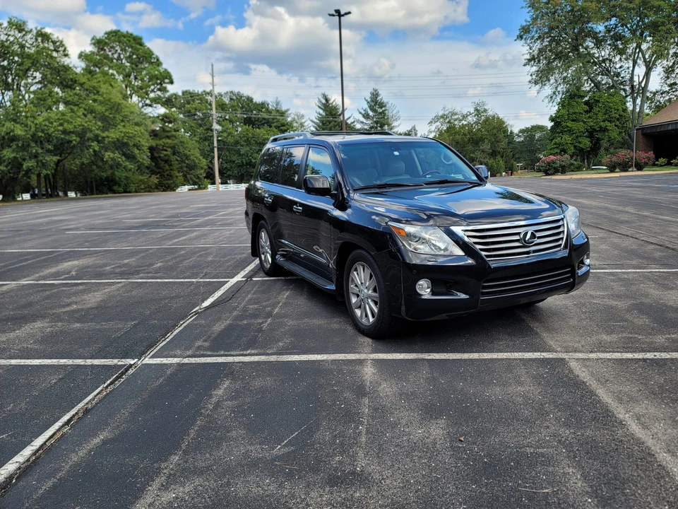 2010 Lexus LX 2nd Gen - Image 19 of 31