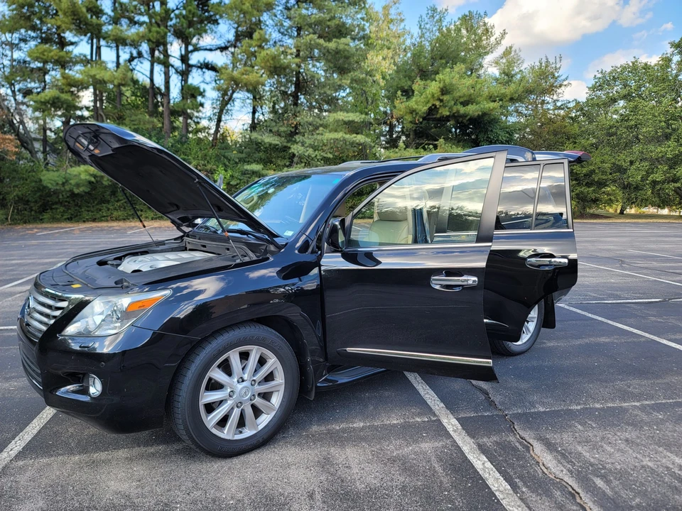 2010 Lexus LX 2nd Gen - Image 24 of 31