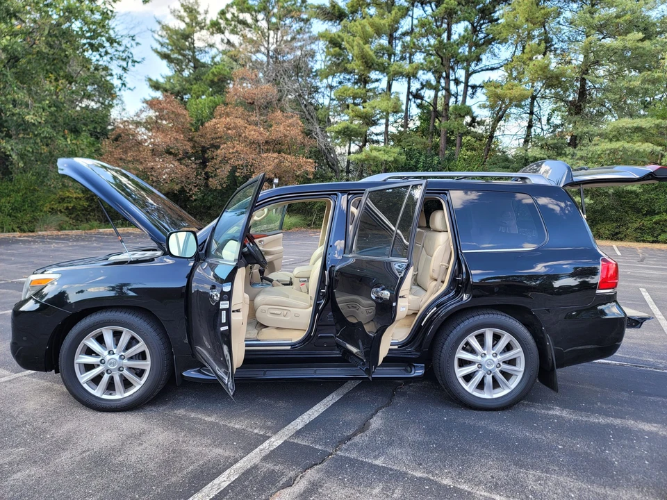 2010 Lexus LX 2nd Gen - Image 25 of 31