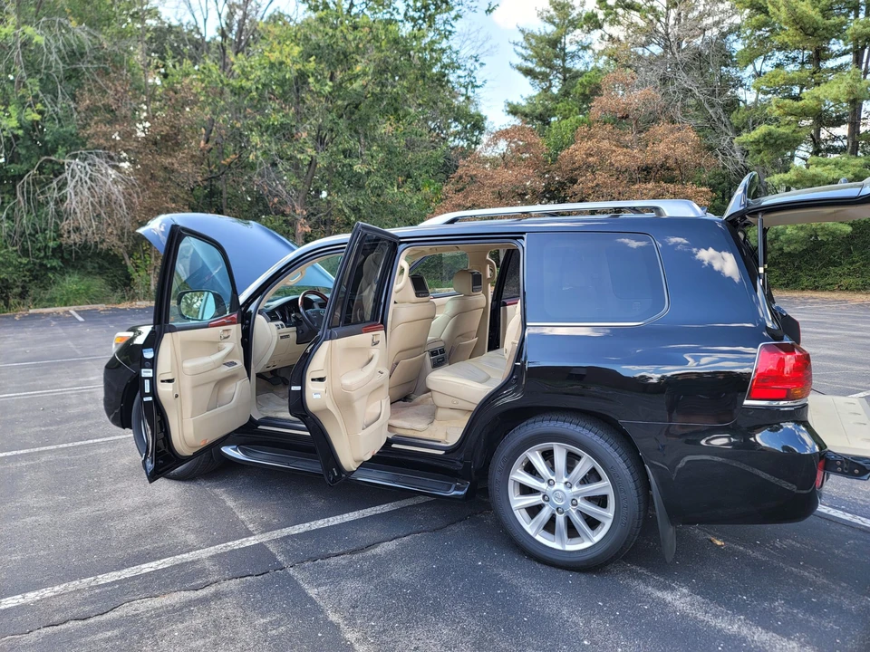 2010 Lexus LX 2nd Gen - Image 26 of 31