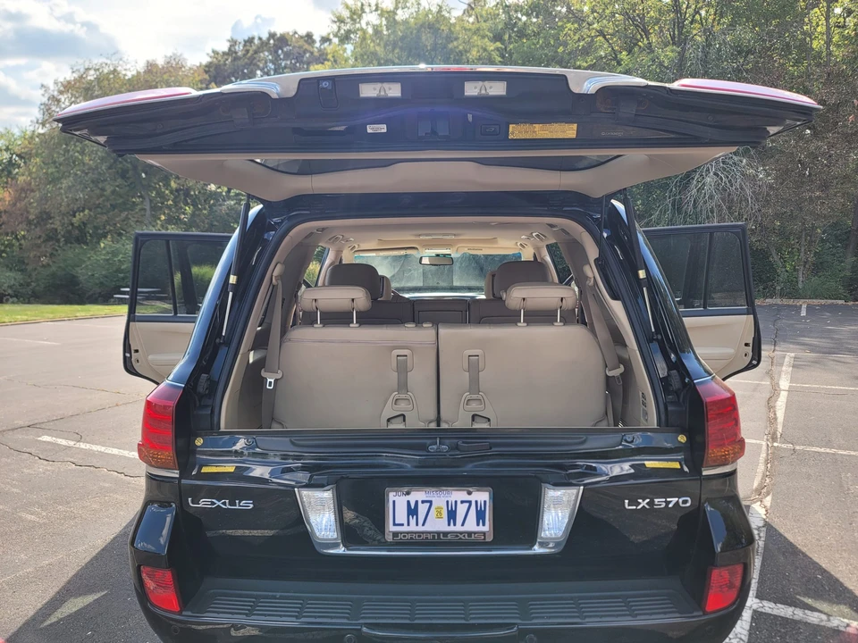 2010 Lexus LX 2nd Gen - Image 29 of 31