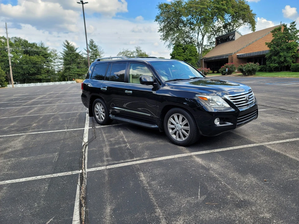 2010 Lexus LX 2nd Gen - Image 18 of 31