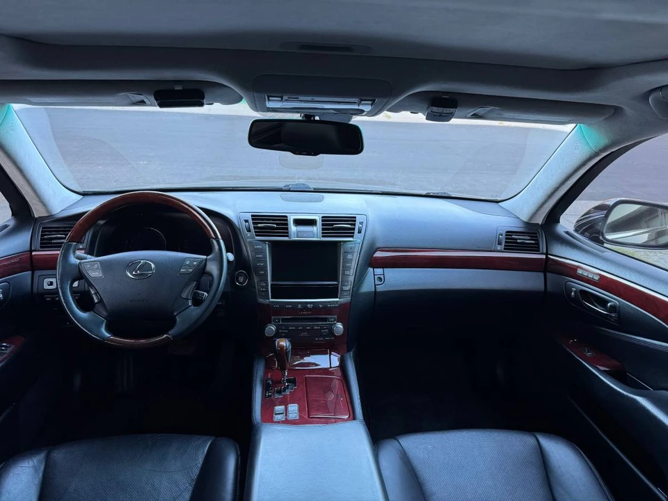 2010 Lexus LS 4th Gen - Image 8 of 10