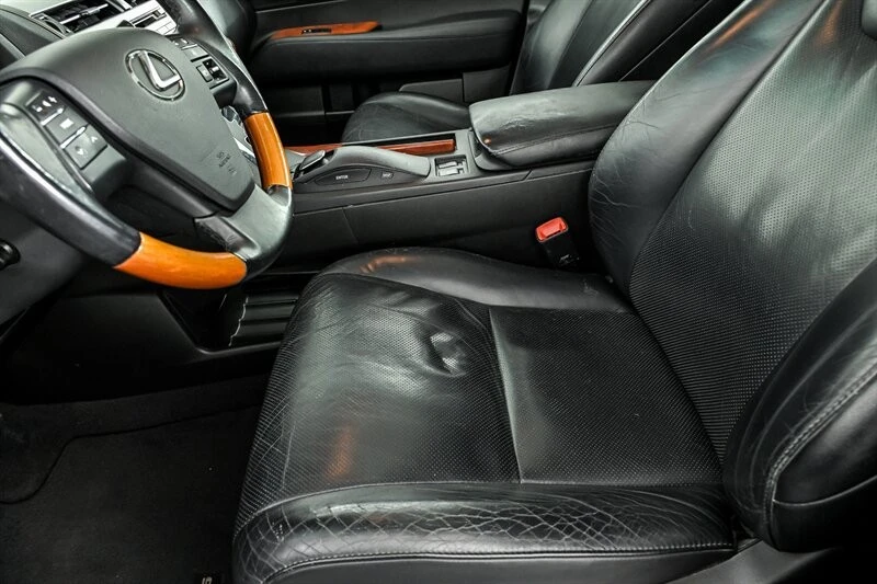 2010 Lexus RC - Image 16 of 30