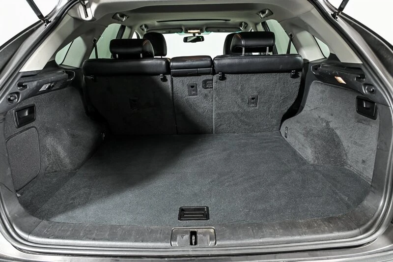 2010 Lexus RC - Image 11 of 30