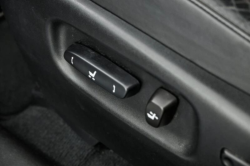 2010 Lexus RC - Image 21 of 30