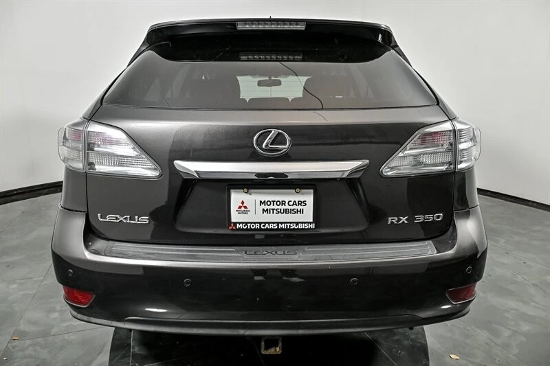 2010 Lexus RC - Image 8 of 30