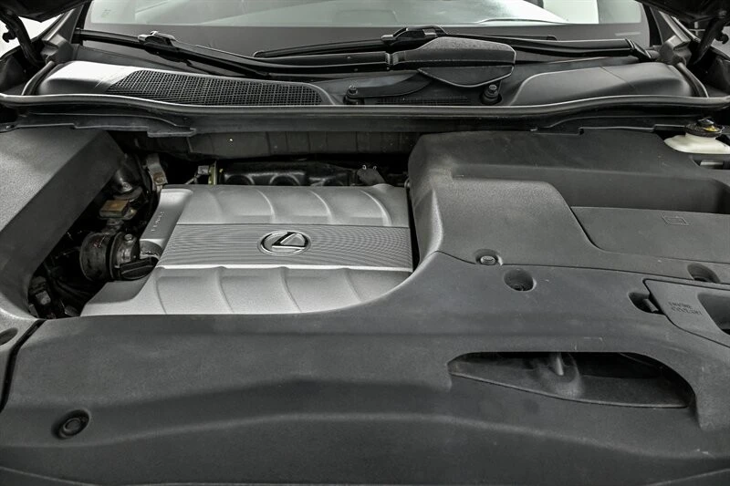 2010 Lexus RC - Image 12 of 30