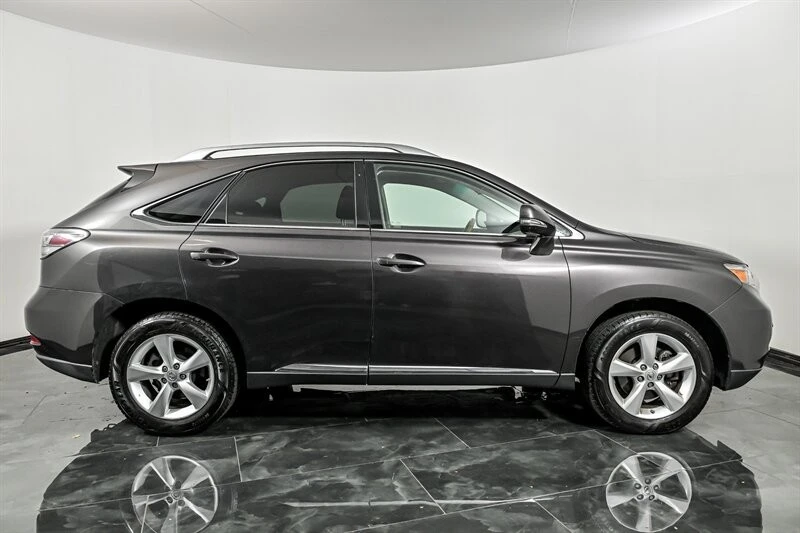 2010 Lexus RC - Image 10 of 30