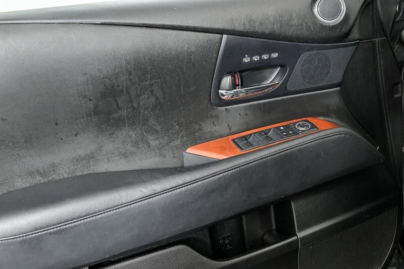 2010 Lexus RC - Image 13 of 30