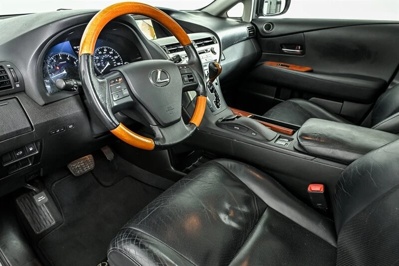 2010 Lexus RC - Image 15 of 30