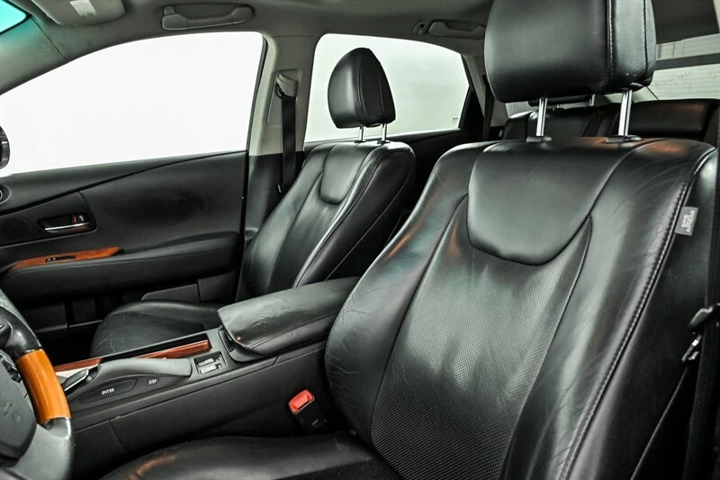2010 Lexus RC - Image 17 of 30