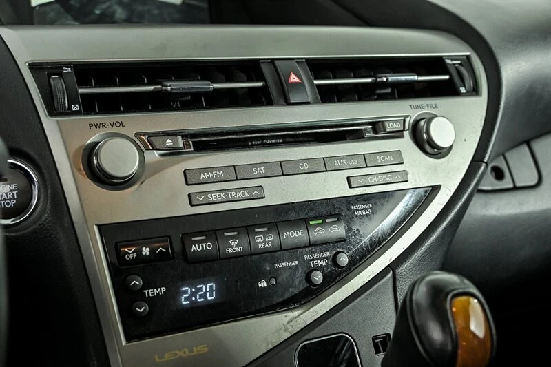 2010 Lexus RC - Image 27 of 30