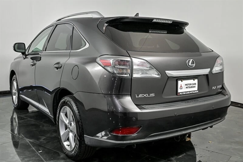 2010 Lexus RC - Image 7 of 30