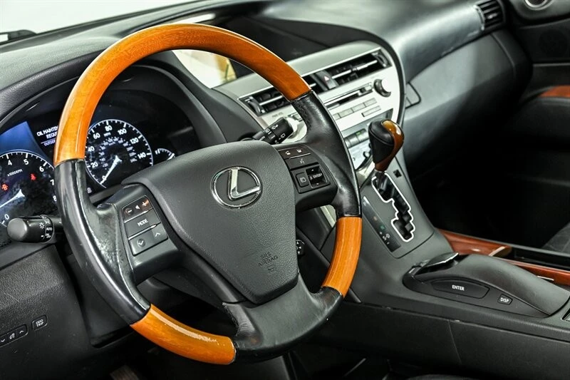 2010 Lexus RC - Image 20 of 30