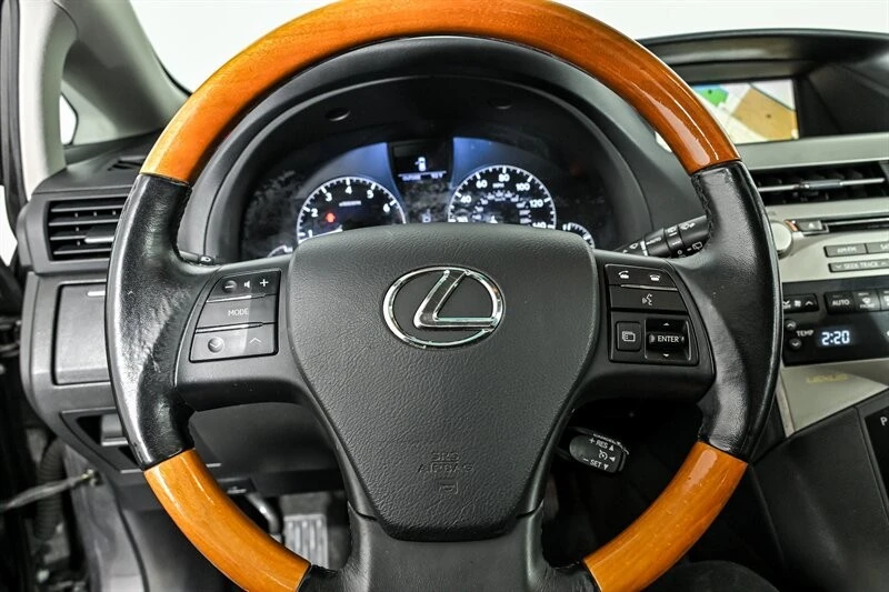 2010 Lexus RC - Image 23 of 30