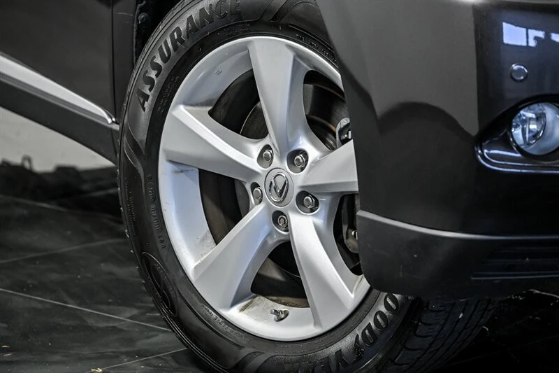 2010 Lexus RC - Image 3 of 30