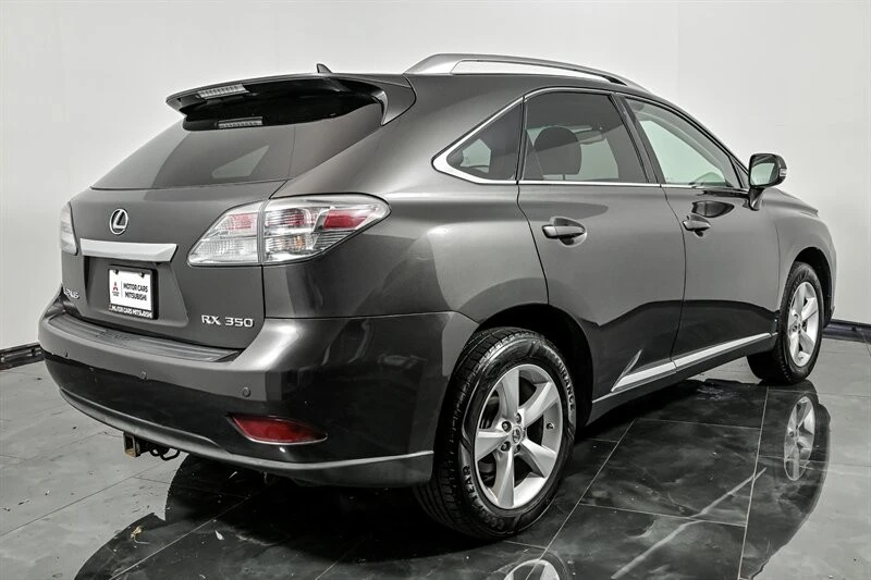 2010 Lexus RC - Image 9 of 30